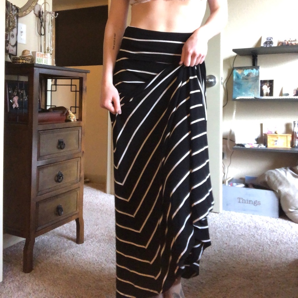 Super soft. Super flirty. Super maxi. Maxi skirt!
